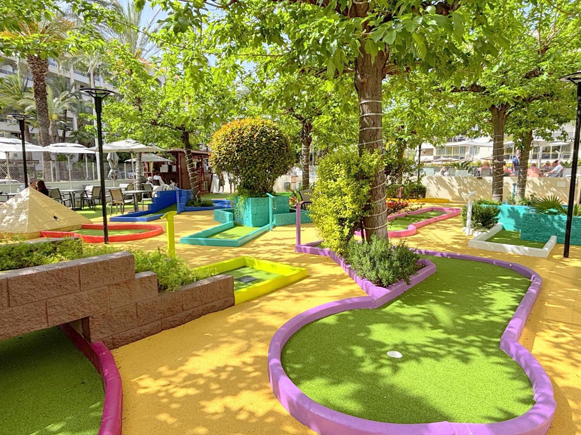 Rentalmar Navarra Family Suites Salou Esterno foto